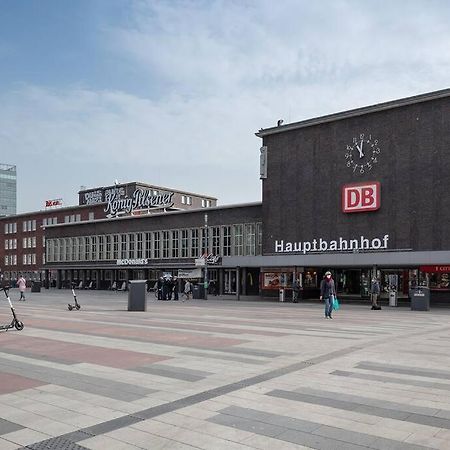 - Cozy Apartment In The Heart Of Duisburg With New York Design & Betten & Sofa - 5 Mins Central Station Hbf - Big Tv & Wifi -- Bagian luar foto