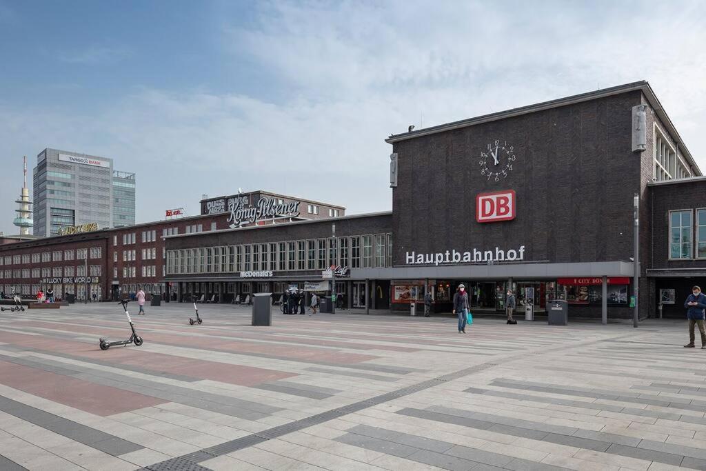 - Cozy Apartment In The Heart Of Duisburg With New York Design & Betten & Sofa - 5 Mins Central Station Hbf - Big Tv & Wifi -- Bagian luar foto