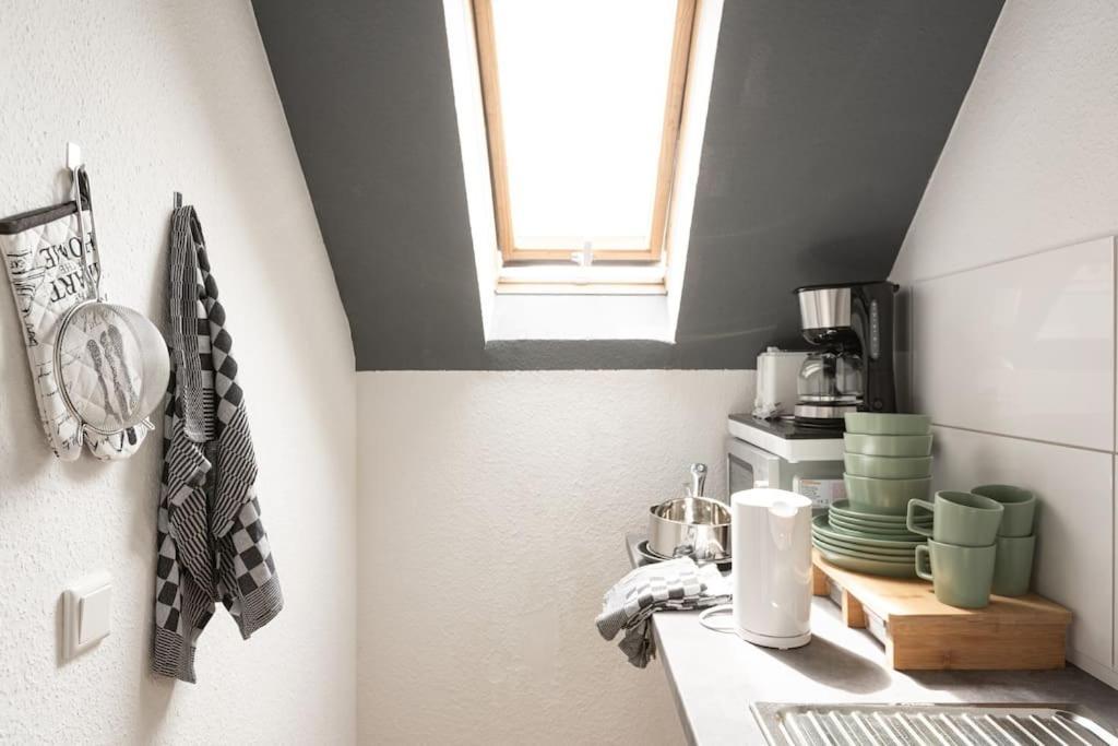 - Cozy Apartment In The Heart Of Duisburg With New York Design & Betten & Sofa - 5 Mins Central Station Hbf - Big Tv & Wifi -- Bagian luar foto