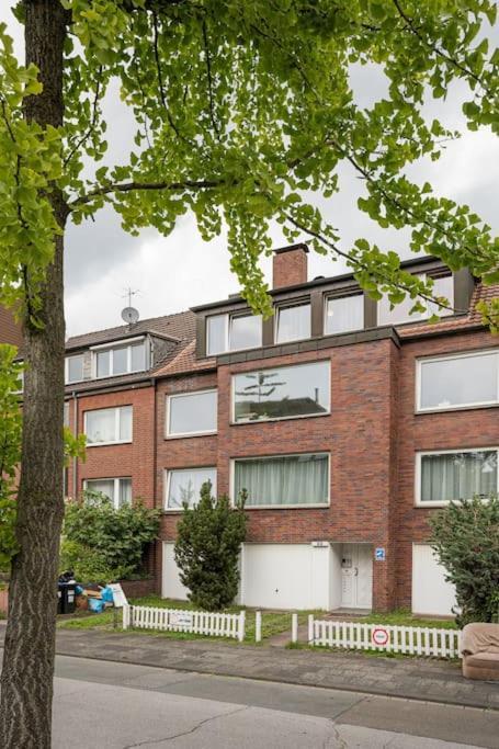 - Cozy Apartment In The Heart Of Duisburg With New York Design & Betten & Sofa - 5 Mins Central Station Hbf - Big Tv & Wifi -- Bagian luar foto