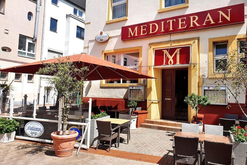 - Cozy Apartment In The Heart Of Duisburg With New York Design & Betten & Sofa - 5 Mins Central Station Hbf - Big Tv & Wifi -- Bagian luar foto